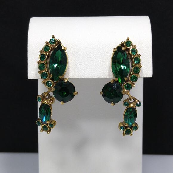 Vintage Hollycraft Green Rhinestone Earrings, Gold Plated Dangle, 1960s - Picture 5 of 10